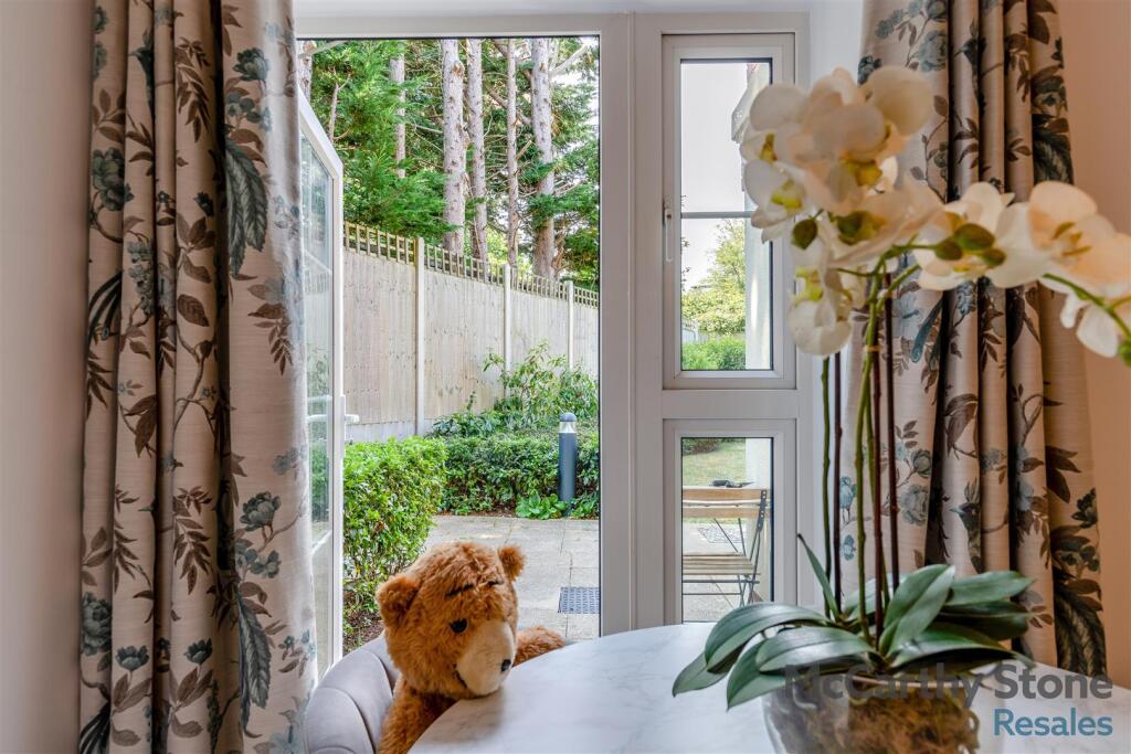 Lowe House, London Road, Knebworth photo 4