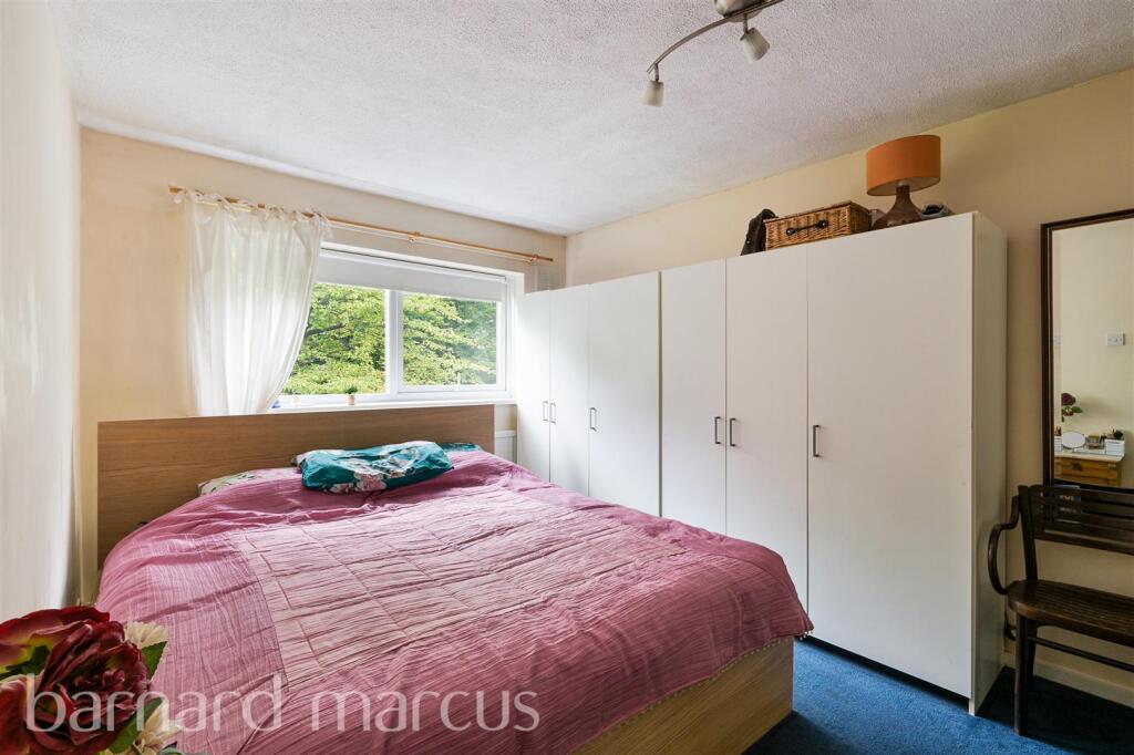 Apartment in London, Ollgar Close Estate, Shepherd's Bush - View 2