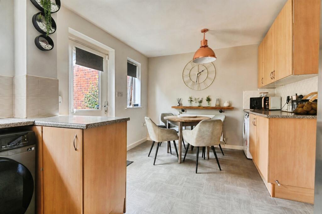 House in Birmingham, West Midlands - View 6
