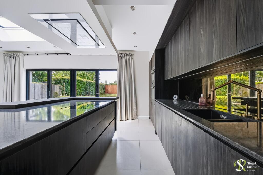 House in Knutsford, Cheshire East - More