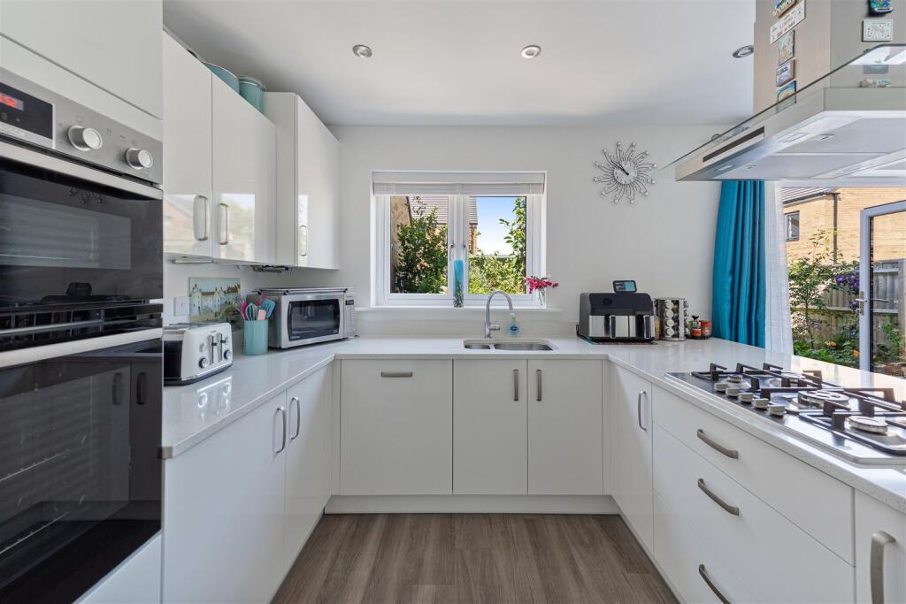 Ten Acres Close, Weston-Super-Mare - More