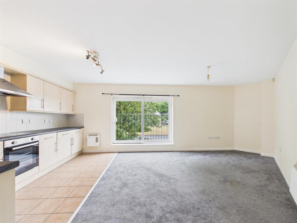 Apartment in North Tyneside, North East - View 2