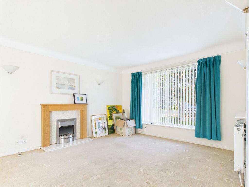 Talbot Drive, Highcliffe, Dorset, BH23 photo 4