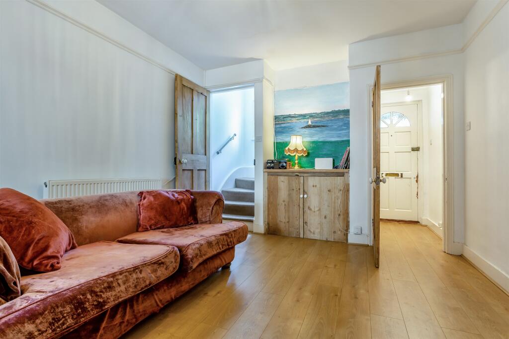 House in Newport, Portskewett - More