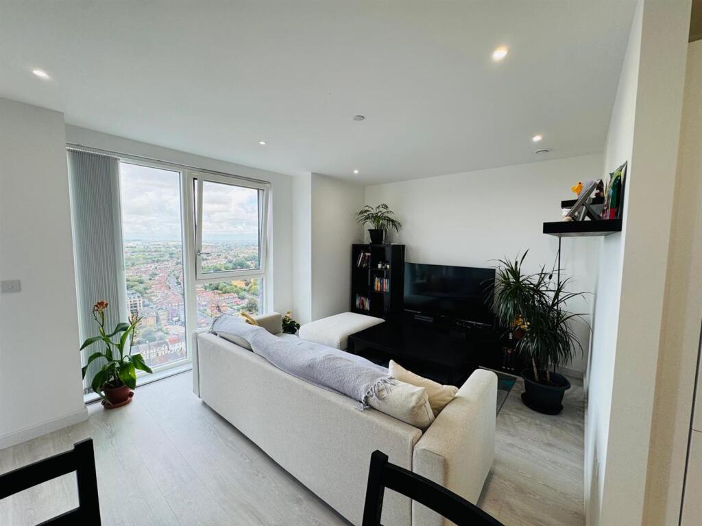 Apartment in Twickenham - View 2