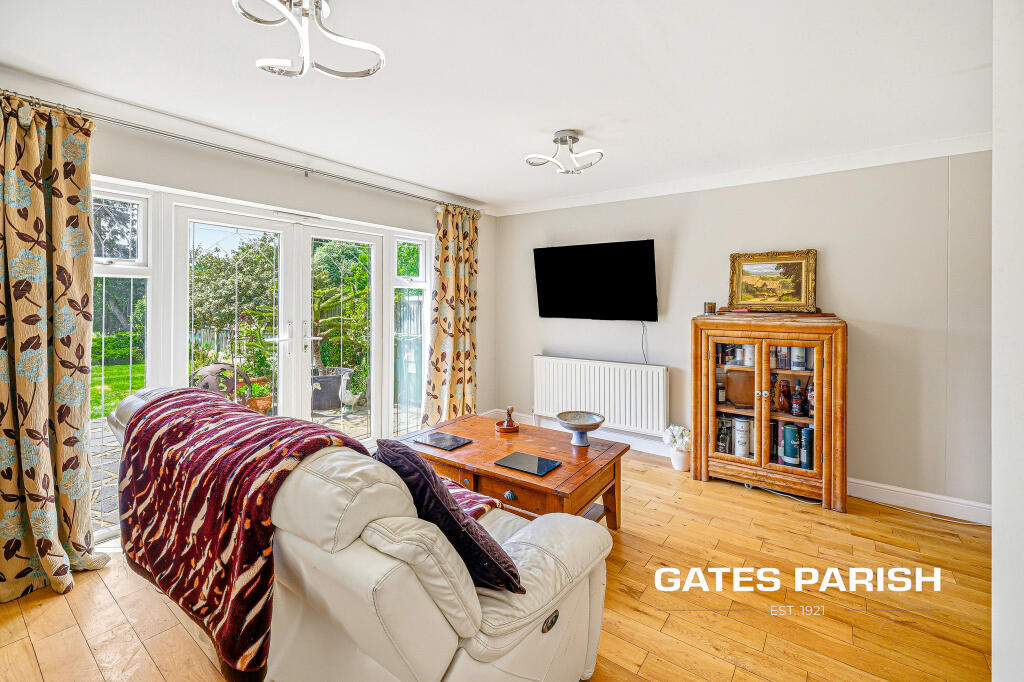 Marlborough Gardens, Upminster, RM14 photo 4