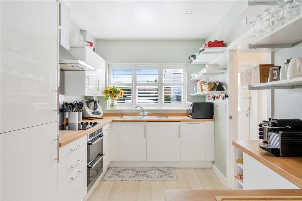 Lintons Lane, Epsom, KT17 photo 4