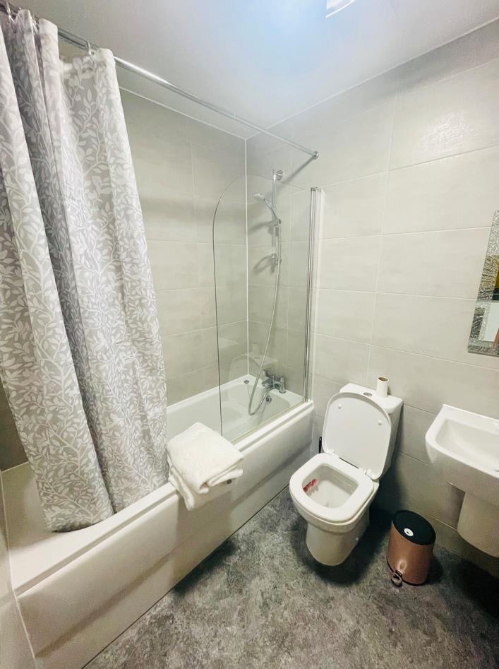 Apartment in Dudley, West Midlands - View 5