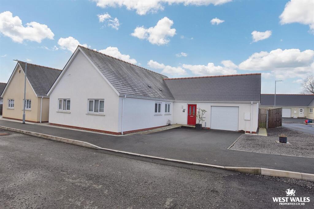 3-bed detached on Slade Gardens, Haverfordwest, £325,000