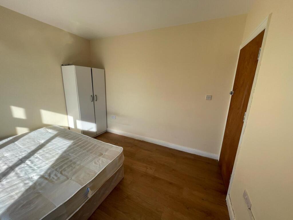 House in London, Morden - View 3