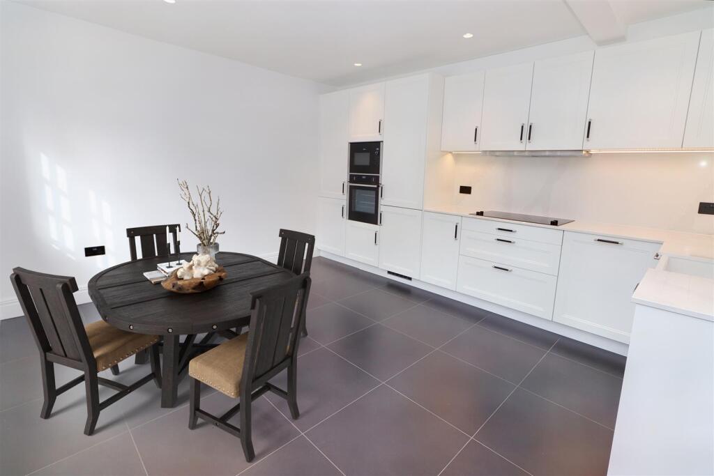 House in Hertsmere, Elstree and Borehamwood - View 2