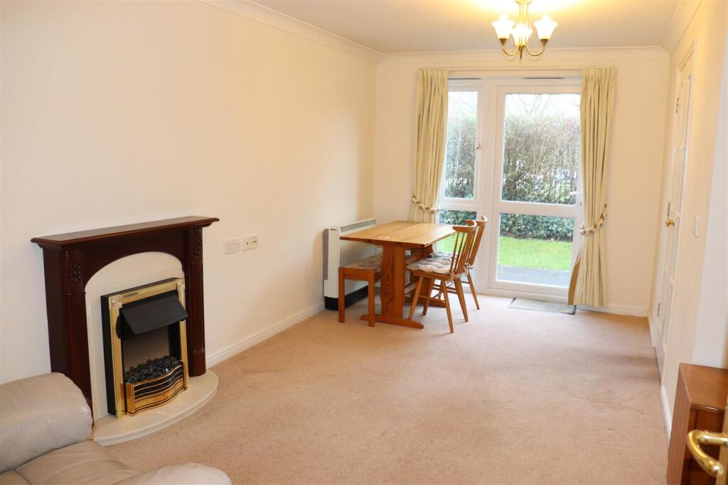 Croxall Court, Leighswood Road, Aldridge photo 3