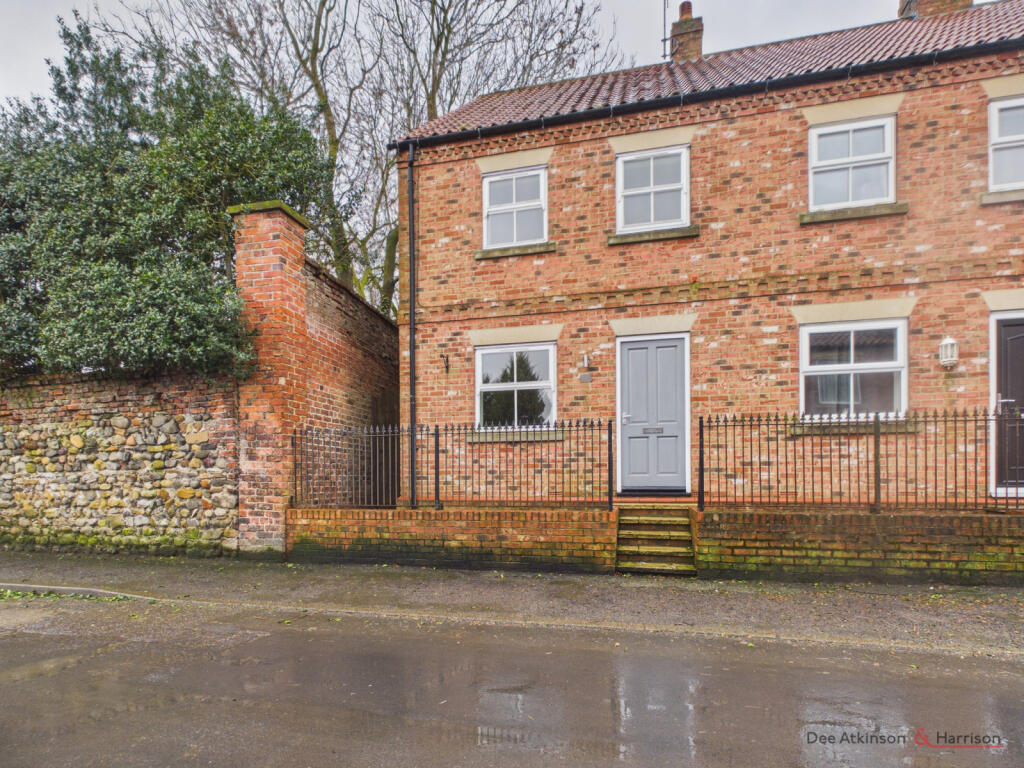 Main image of property: 42 North Street, Aldbrough, HU11 4QN