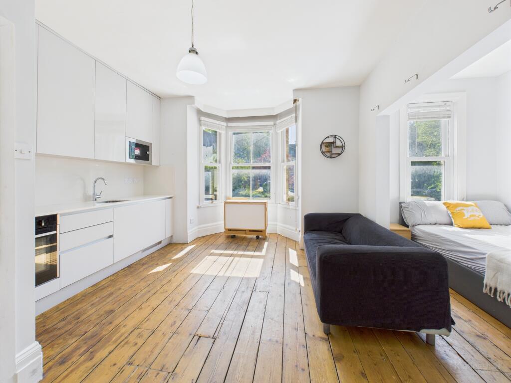 Main image of property: All Bills Included, Amersham Hill, High Wycombe, HP13 6NU