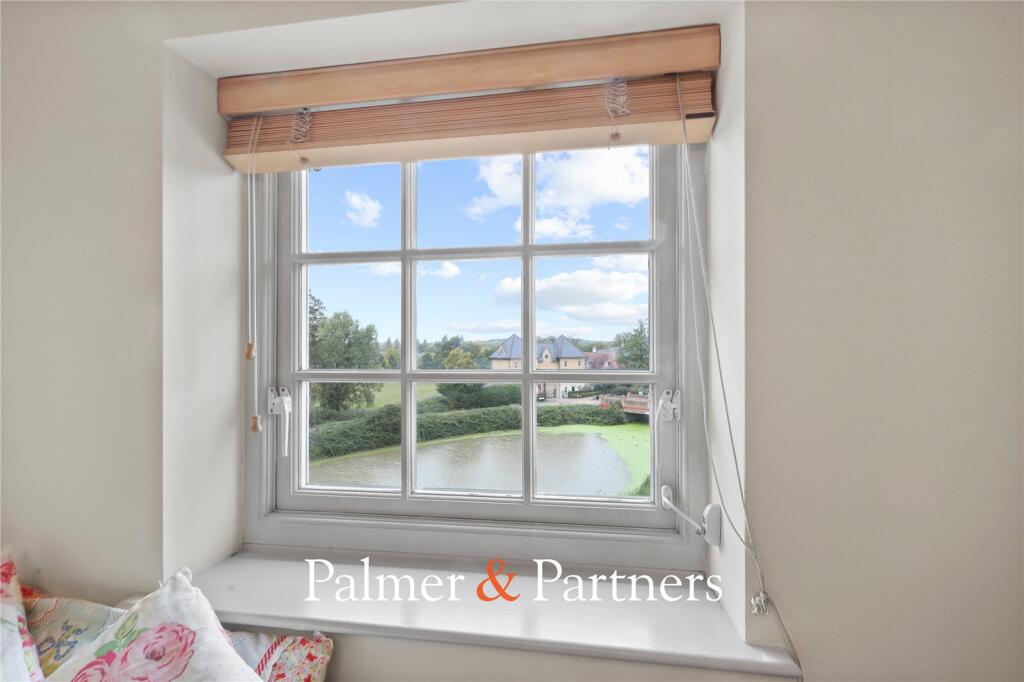 Apartment in Colchester, New Town - View 4