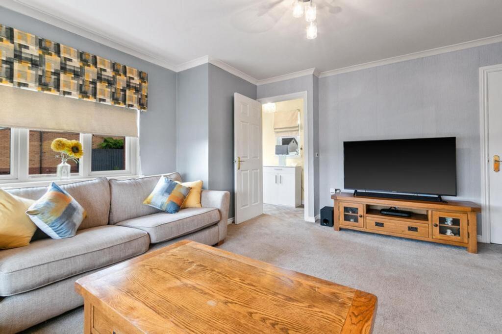 Whitehaugh Place, Glasgow, G53 photo 4