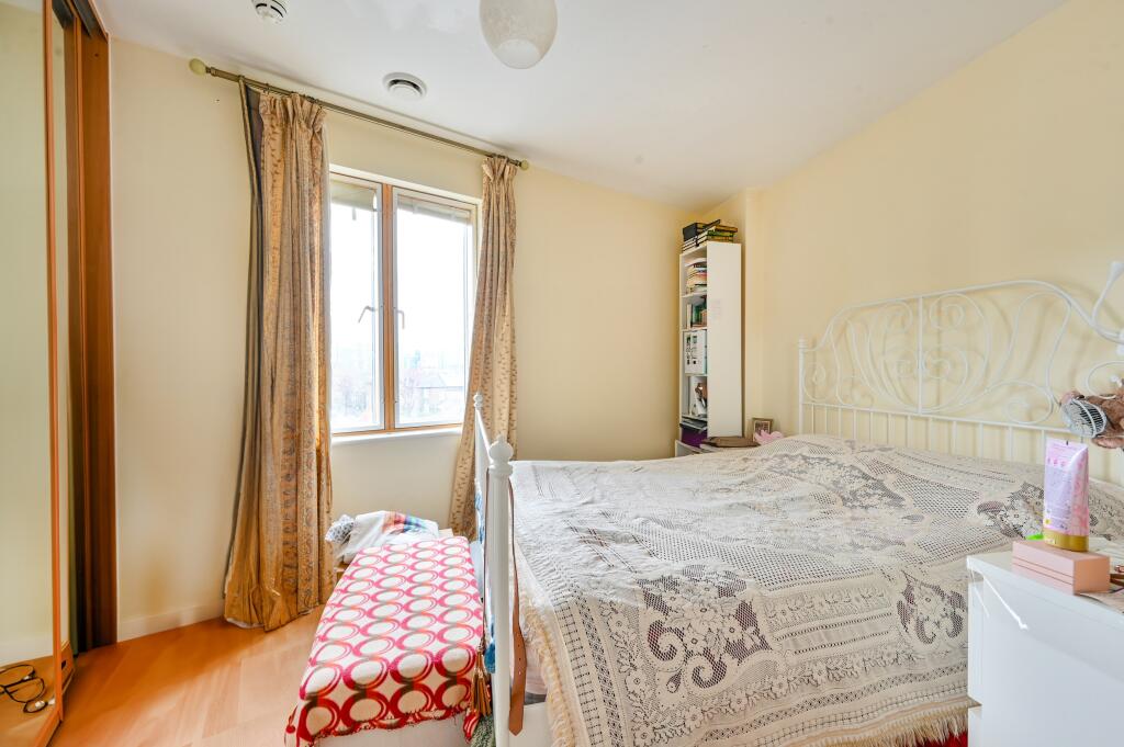 Apartment in London, West Ealing, Hanwell - View 5