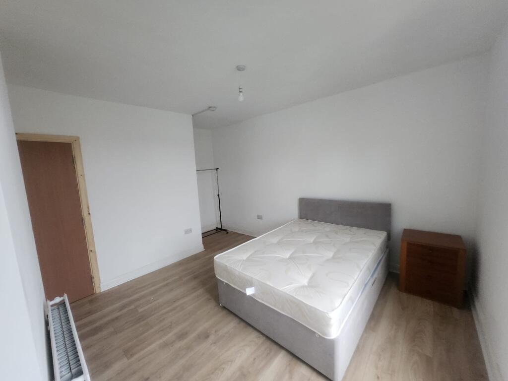 Main image of property: Elford Place East, Leeds, West Yorkshire, LS8