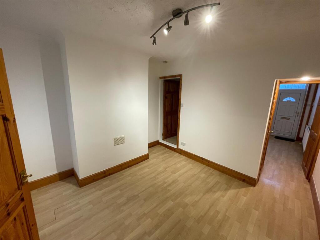 House in Ashfield, Sutton in Ashfield, Huthwaite - More