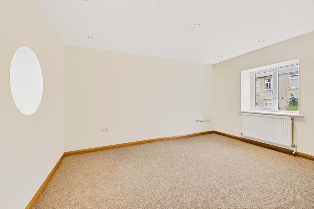 Apartment in Northampton - More