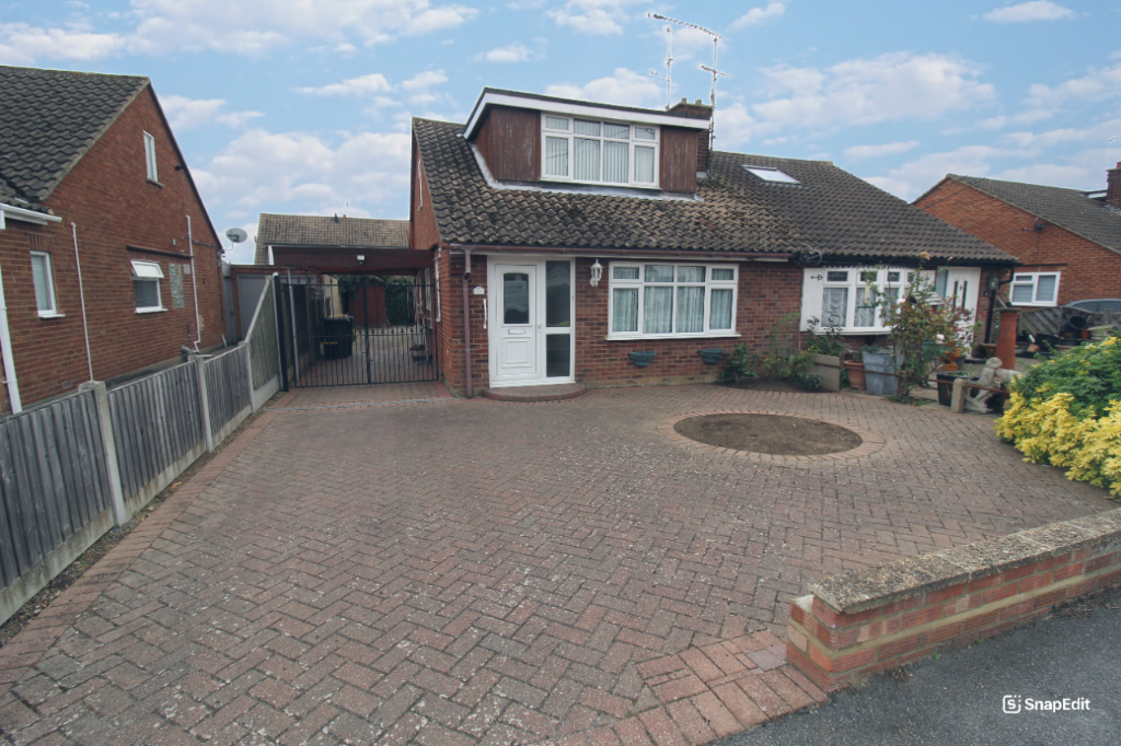 Main image of property: Central Avenue, Rochford, Essex, SS4