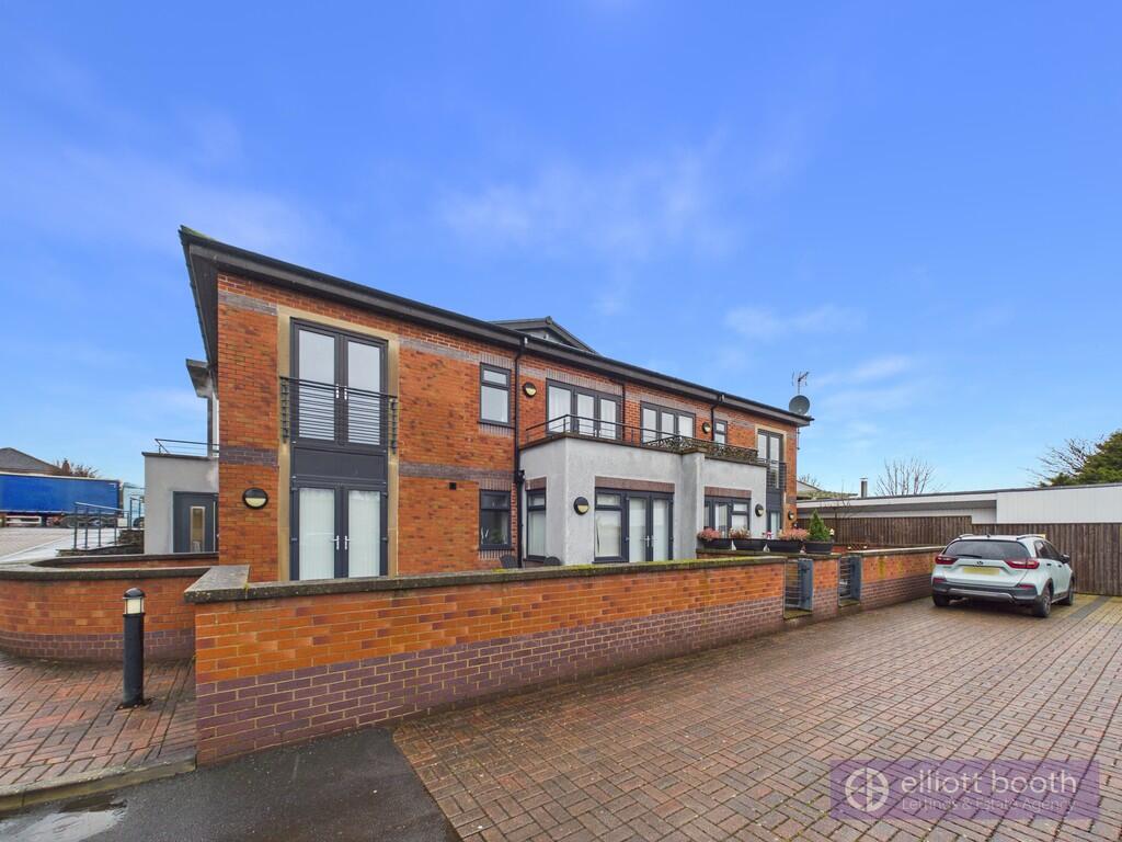 Main image of property: 6 Norwood House