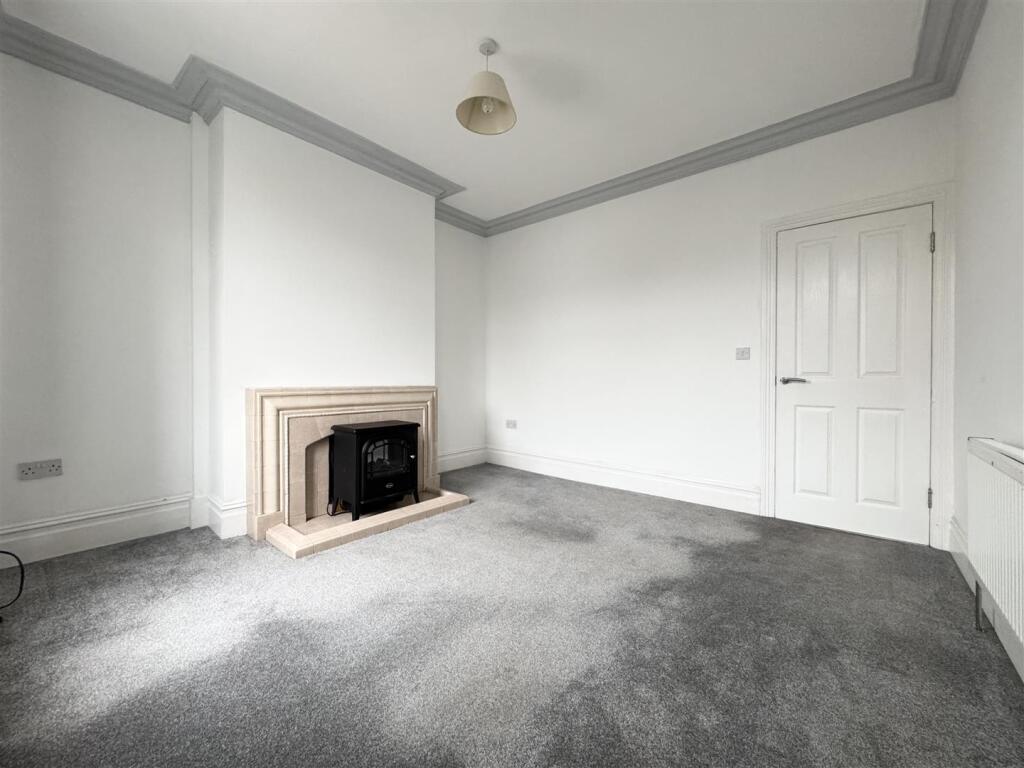 Station Road, Skelmanthorpe, Huddersfield, HD8 9AU photo 3