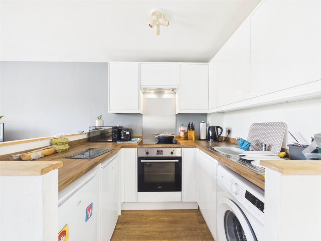 Apartment in Gloucester, Gloucestershire - More