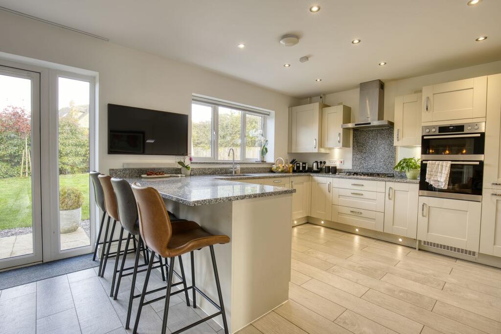 13, Castell Place photo 3