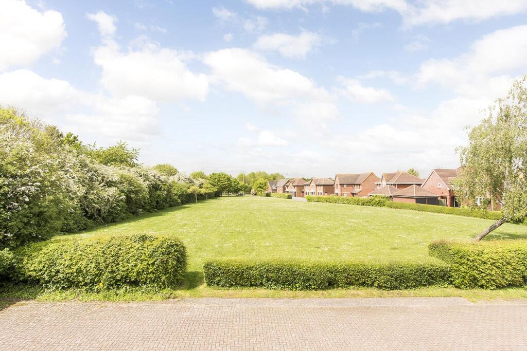 Forsythia Close, Lutterworth photo 4