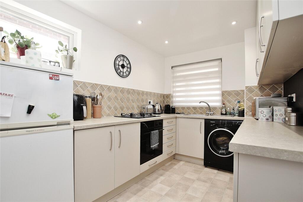 Randolph Close, Knaphill, Woking, Surrey, GU21 photo 3