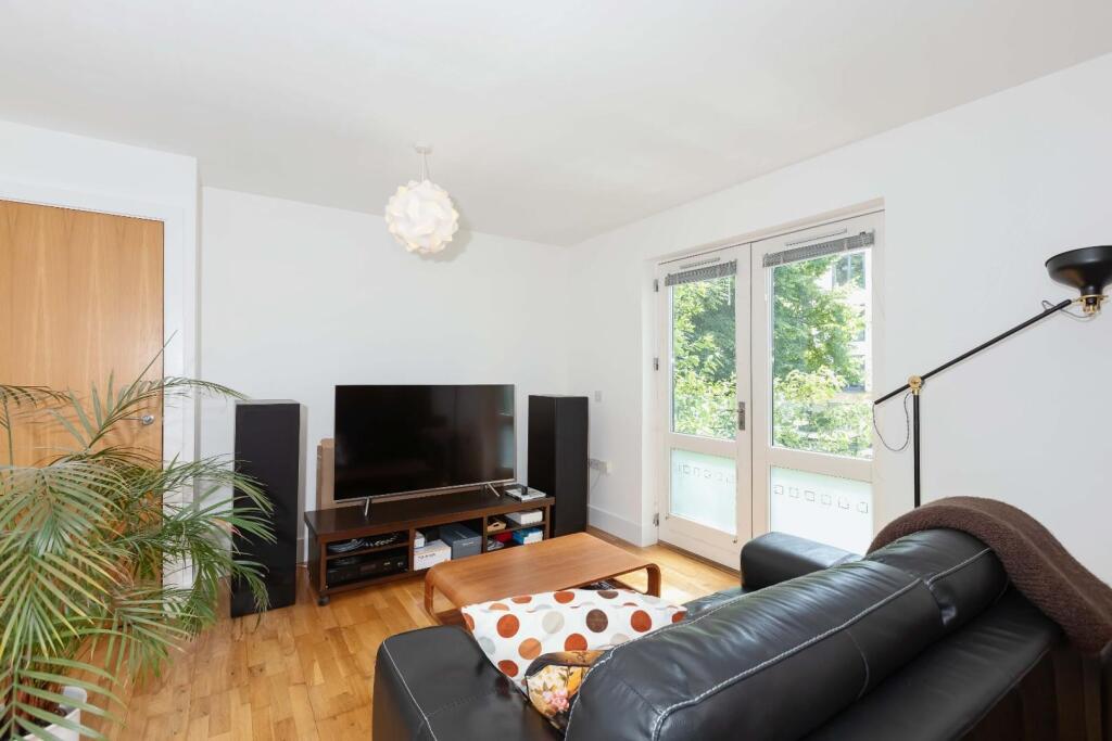 Apartment in Hove, Brunswick - View 3