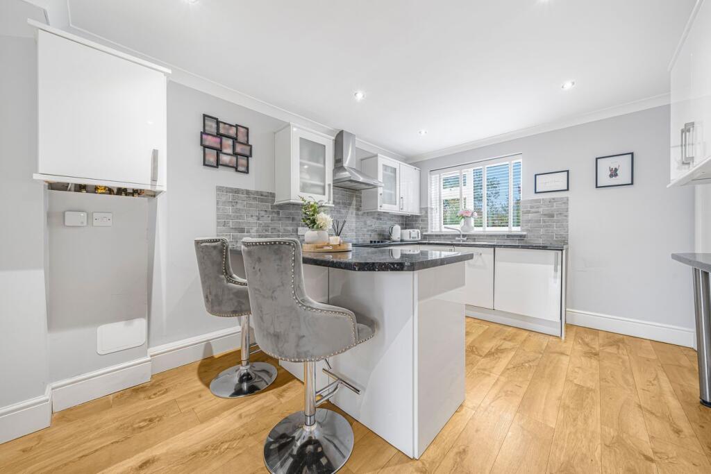 House in Spelthorne, Charlton - View 4