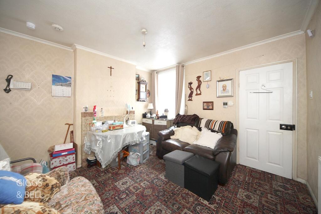 Bury Park Road, Luton, Bedfordshire, LU1 1HD photo 4