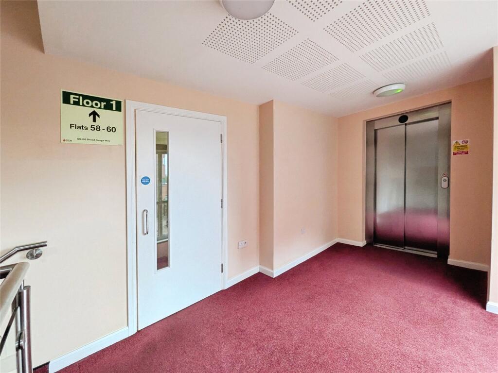 Apartment in Wolverhampton, West Midlands - View 4