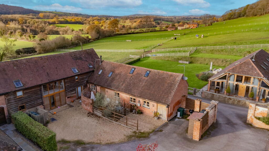 3 Bedroom Barn Conversion For Sale In Halesend Grittles End Storridge 3-bedroom-barn-conversion-for-sale-in-halesend-grittles-end-storridge