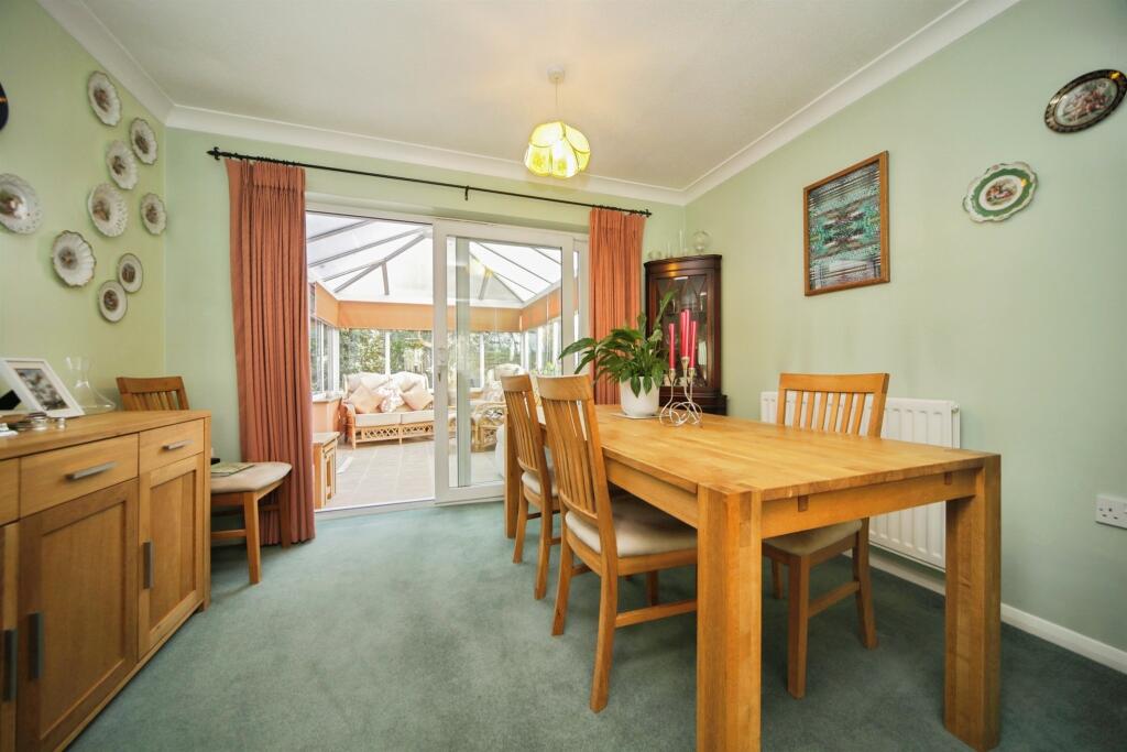 Pine View Close, Stowmarket photo 4