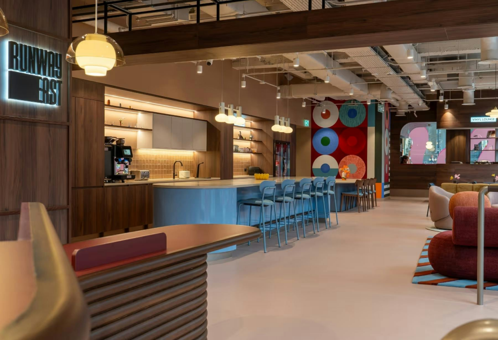 69cd101b82a0628b16ea4f62_Runway East Covent Garden - Reception (1).png