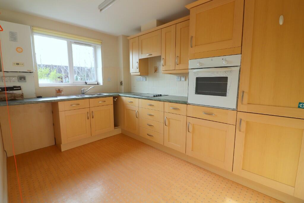 Hancock Drive, Bushmead, Luton, LU2 7GY photo 4