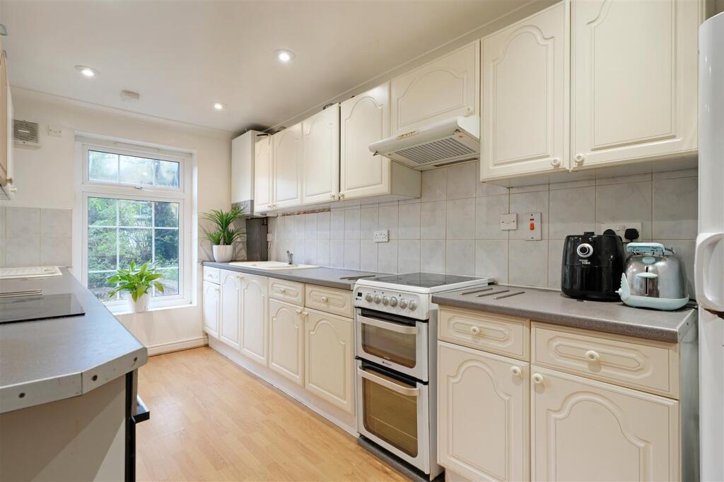 28 Endcliffe Terrace Road, Broomhill S11 8RT