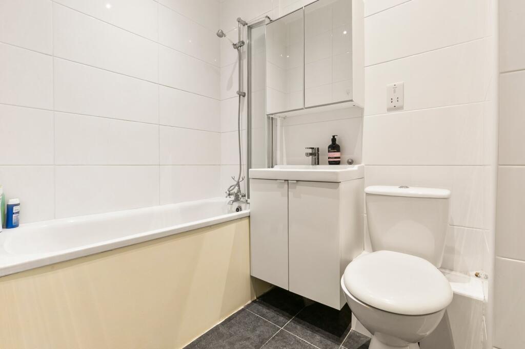 Apartment in London - View 4