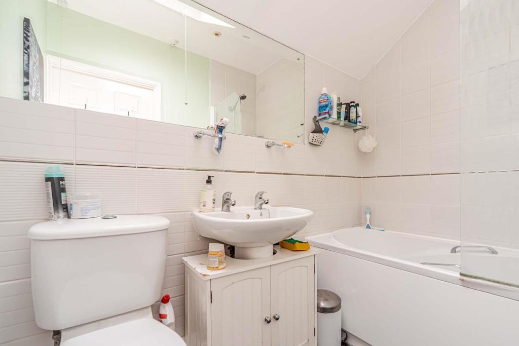 Apartment in Welwyn Hatfield, Hertfordshire - View 5