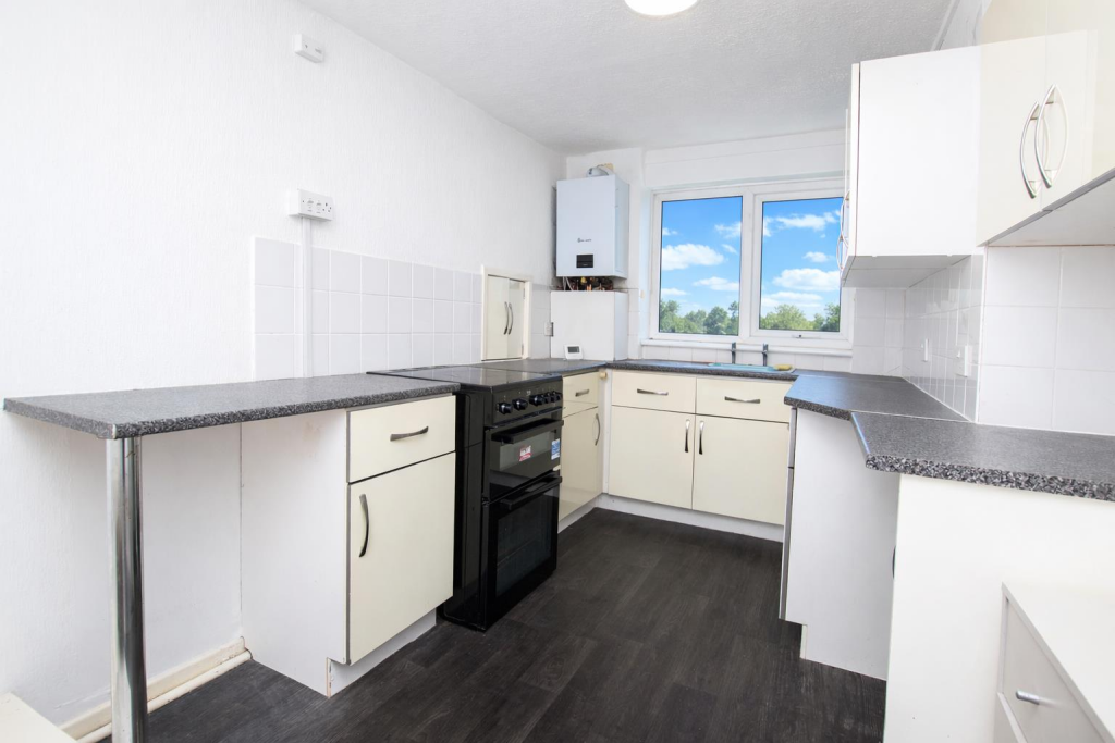 Apartment in Darwen, Sough - View 3
