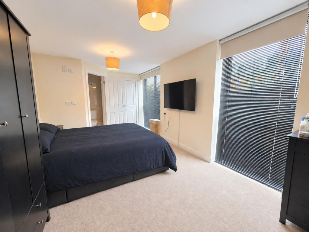 Apartment in Northampton - View 5