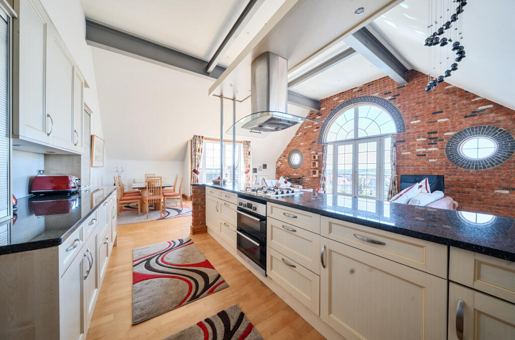 Apartment in Eastbourne, Silver Wharf, Sovereign Harbour - View 4