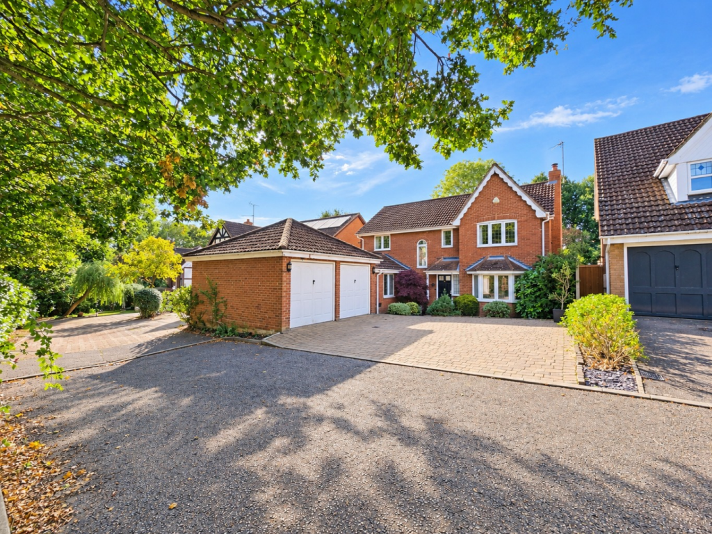 Main image of property: Jubilee Close, Hockley, Essex, SS5 4PA