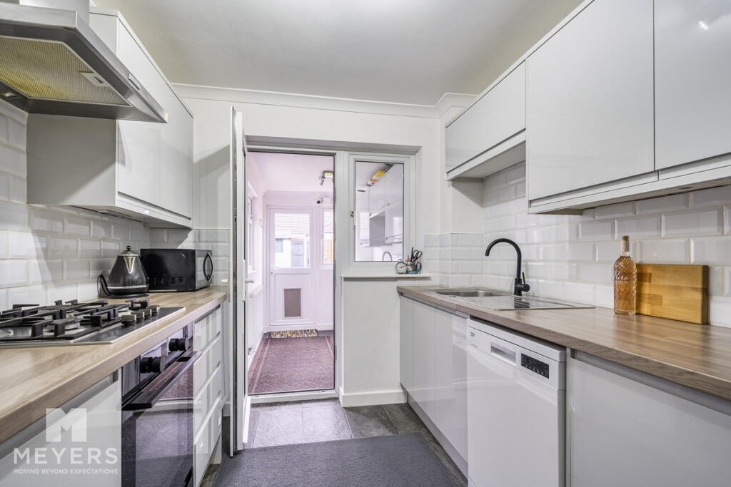 Warren Walk, Ferndown, BH22 9 photo 4