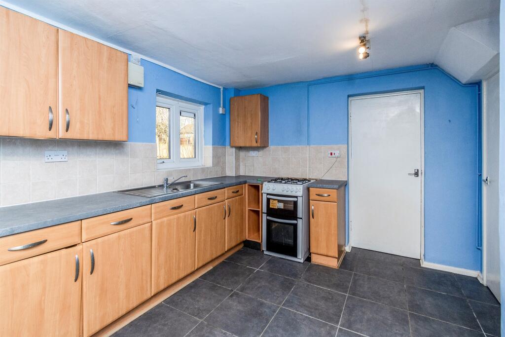 Rough Hills Close, Parkfields, Wolverhampton photo 4