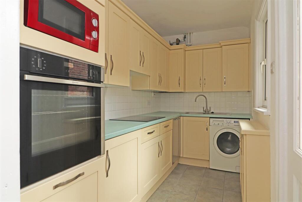 House in Redhill - View 4