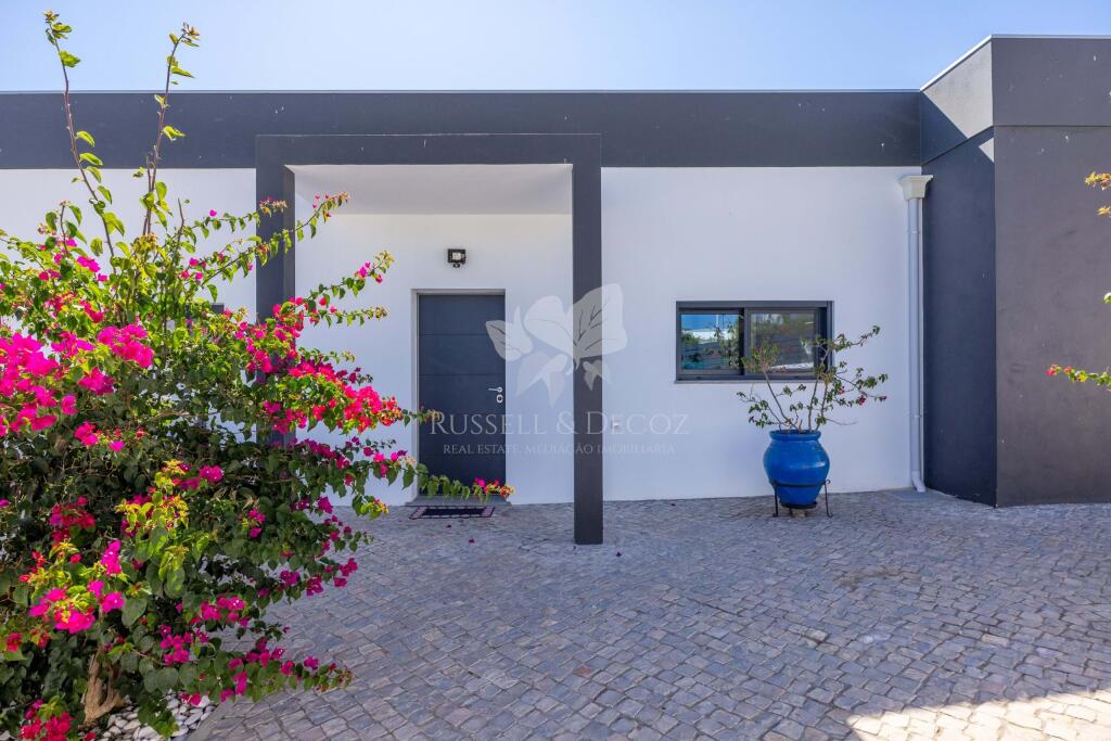 Main image of property: Algarve, Moncarapacho